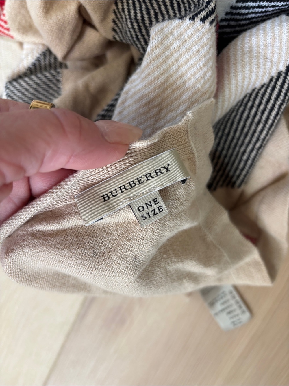 Chunky Knit Burberry Scarf - Picture 4 of 7